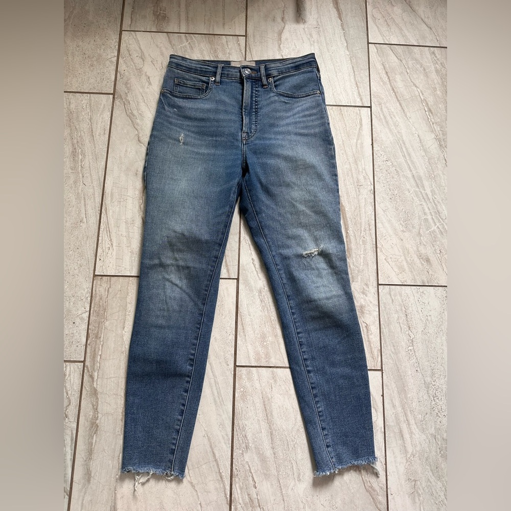 Everlane Women's Medium Blue Distressed Skinny Jeans